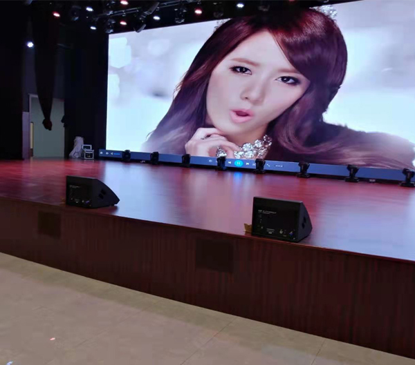 北京机场大兴边检站报告厅小舞台