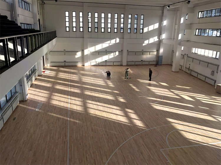 体育地板价格